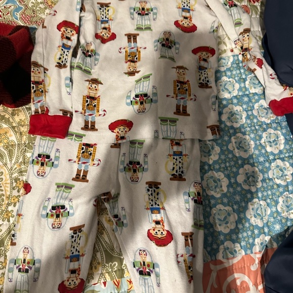 Lot of 4 18 mon Christmas outfits, Rudolf, Knome, Santa, Toy Story - Picture 5 of 5